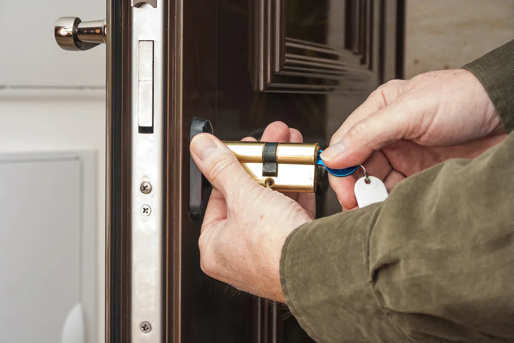 Anti-Snap Door Lock